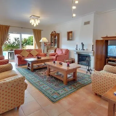 Eine Große Und Luxuriöse Mit Garten Und Beheizbarem Pool An Der Algarve